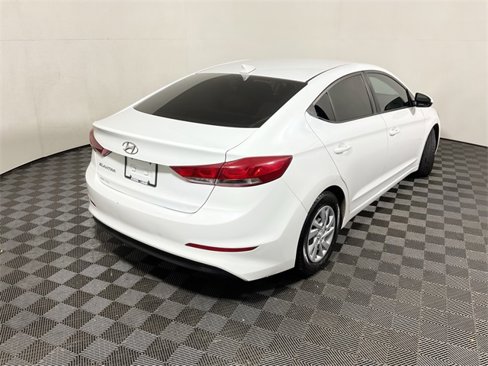 Used 2017 Hyundai Elantra SE image 14