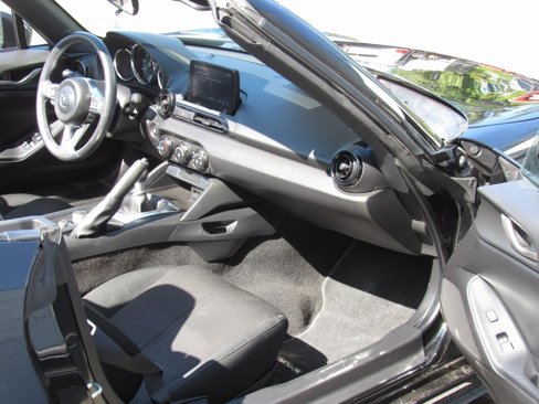 Used 2020 MAZDA MX-5 Miata Sport image 13