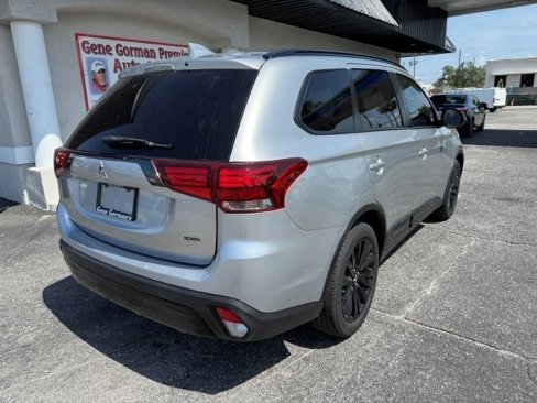 Used 2020 Mitsubishi Outlander SE image 5