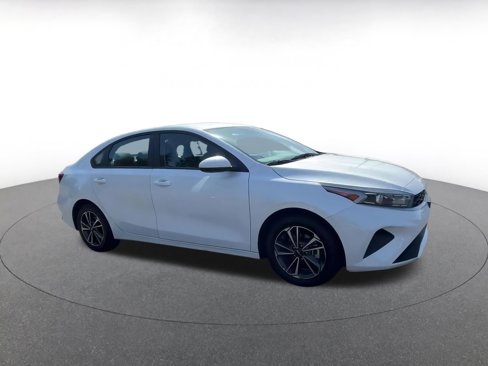 Used 2024 Kia Forte LXS image 2