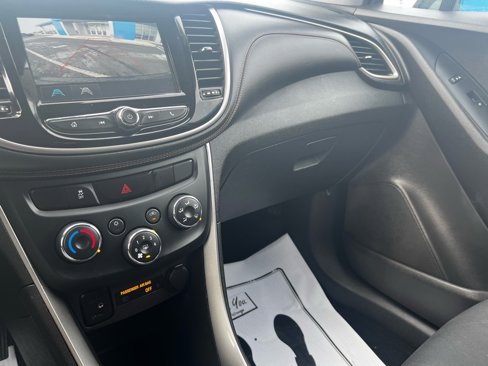 Used 2017 Chevrolet Trax LT w/ LT Convenience Package image 16