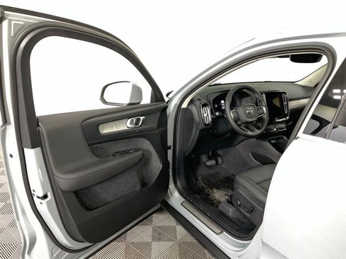New 2025 Volvo XC40 B5 Core w/ Climate Package image 29