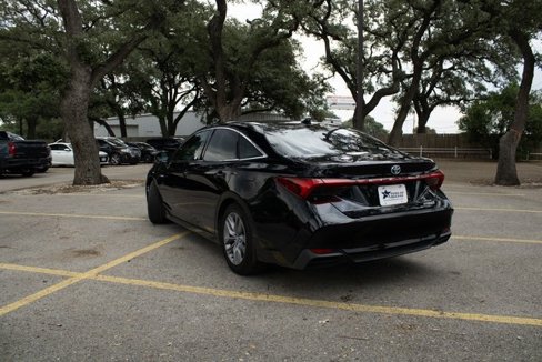 Used 2020 Toyota Avalon XLE image 4