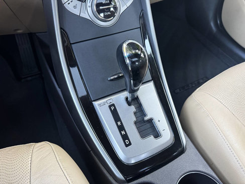 Used 2013 Hyundai Elantra Limited w/ Technology Pkg image 15