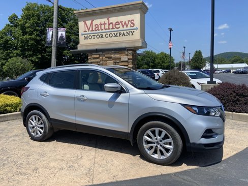 Used 2020 Nissan Rogue Sport SV image 2
