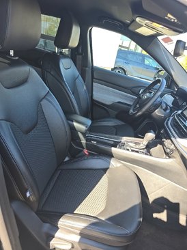 Used 2024 Jeep Compass Latitude image 8