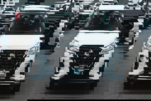 Used 2021 Nissan Kicks S image 4
