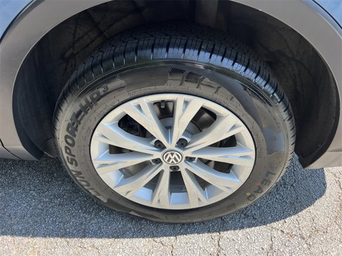 Used 2018 Volkswagen Tiguan SE image 18