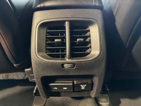 Used 2019 Jeep Cherokee Limited image 14