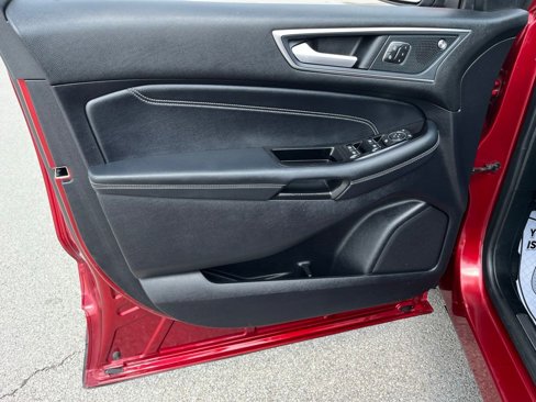 Used 2019 Ford Edge Titanium image 22