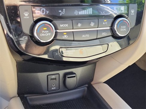 Used 2015 Nissan Rogue SV image 18