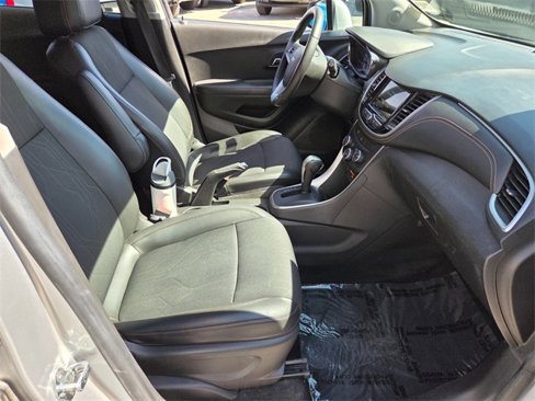 Used 2018 Chevrolet Trax LT w/ LT Convenience Package image 15