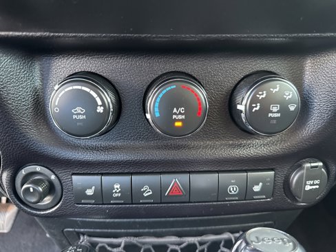 Used 2015 Jeep Wrangler Unlimited Sahara w/ Connectivity Group image 33