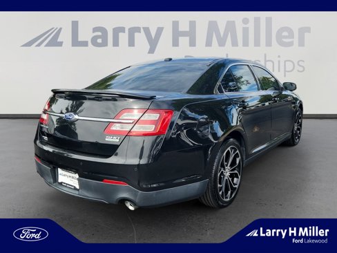 Used 2015 Ford Taurus SHO image 5