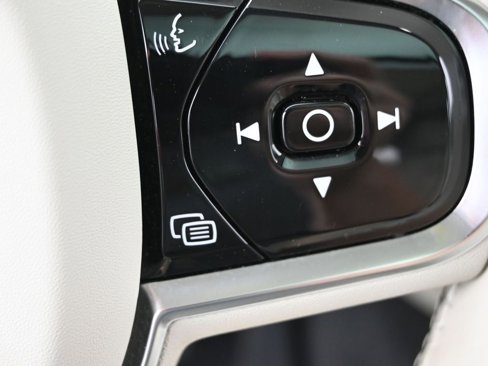 Certified 2024 Volvo XC90 B6 Plus image 19