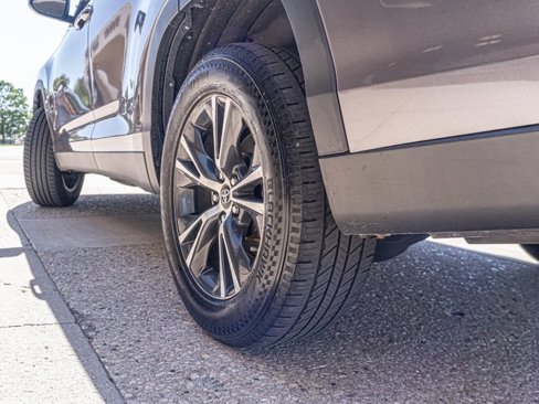 Used 2019 Toyota Highlander LE image 18