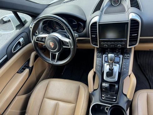 Used 2016 Porsche Cayenne image 32