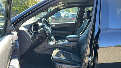 Used 2022 Jeep Grand Cherokee Laredo X image 10