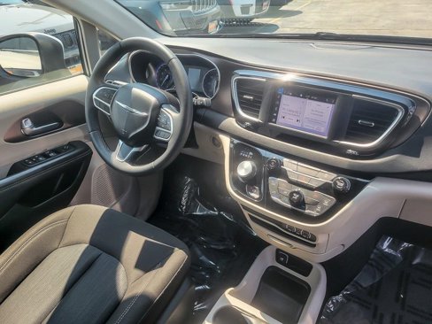 Certified 2023 Chrysler Voyager LX image 23