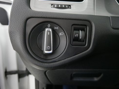 Used 2016 Volkswagen Golf 2-Door image 26