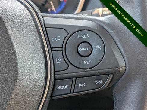 Used 2022 Toyota Corolla Cross XLE image 25