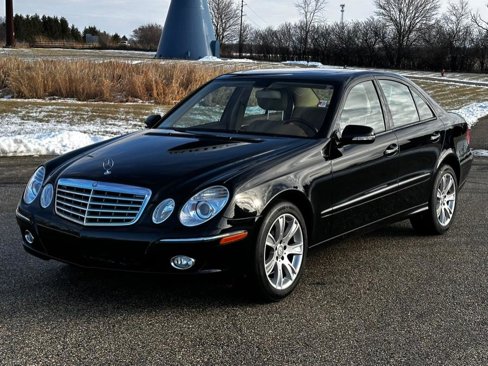 Used 2009 Mercedes-Benz E 350 4MATIC Sedan image 2