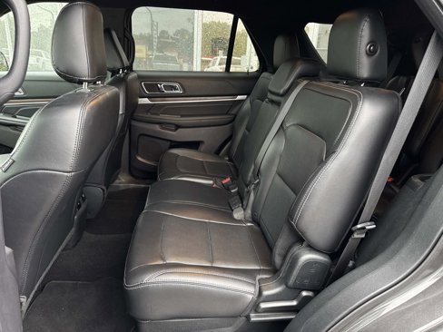 Used 2019 Ford Explorer Limited w/ Ford Safe & Smart Package image 13
