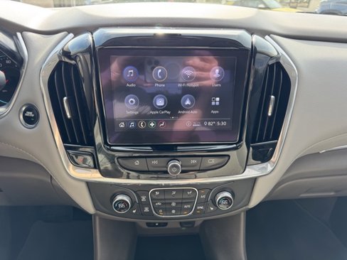 Used 2020 Chevrolet Traverse LT image 25