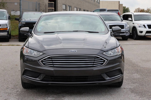 Used 2017 Ford Fusion SE w/ Fusion SE Technology Package image 2