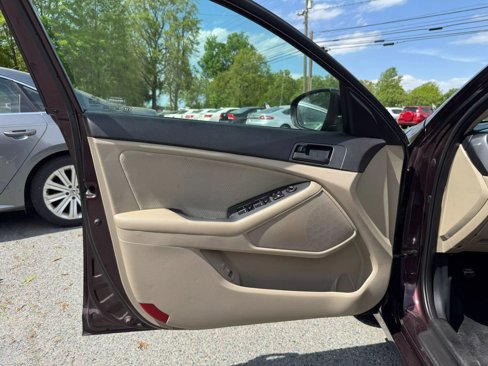 Used 2013 Kia Optima LX image 7