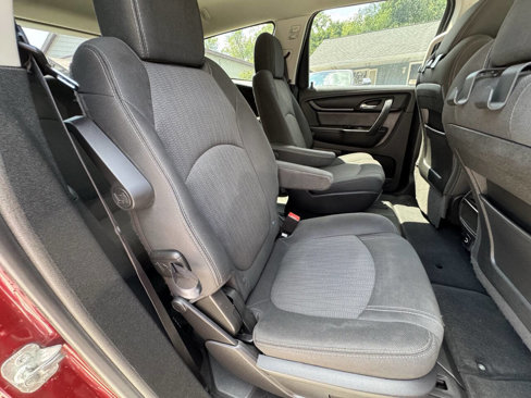 Used 2017 Chevrolet Traverse LT w/ Style and Technology Package image 28