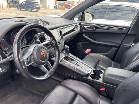 Used 2018 Porsche Macan image 12