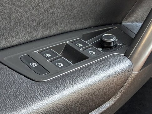 Certified 2021 Volkswagen Tiguan SE w/ Panoramic Sunroof Package image 26
