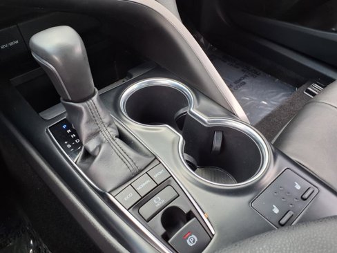 Used 2019 Toyota Camry XLE image 32