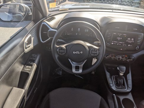 Used 2023 Kia Soul LX image 18