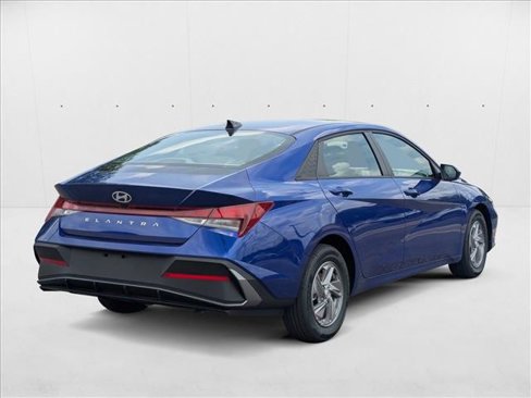 New 2025 Hyundai Elantra SE image 2