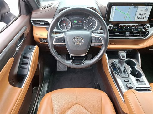 Used 2022 Toyota Highlander Platinum image 12