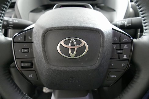 Used 2025 Toyota bZ4X AWD image 16