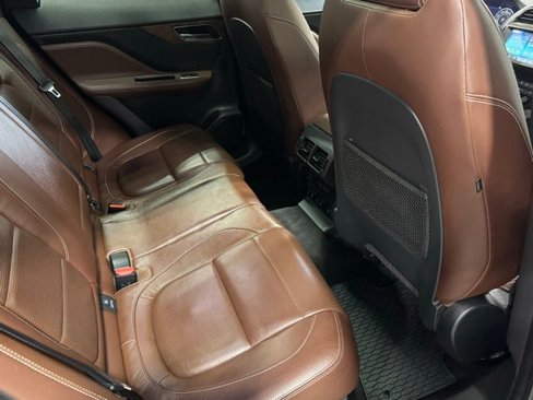 Used 2019 Jaguar F-PACE S image 31