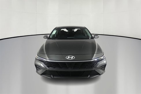 New 2025 Hyundai Elantra SE image 2