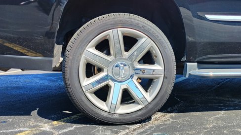 Used 2017 Cadillac Escalade Luxury image 40