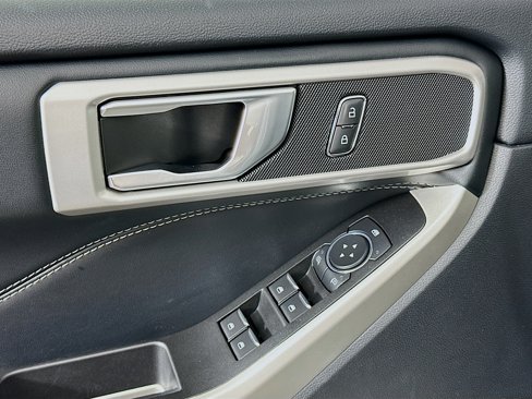 Used 2022 Ford Explorer XLT w/ Equipment Group 202A image 15