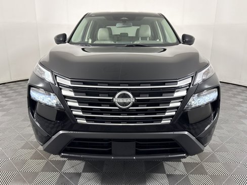 Used 2024 Nissan Rogue SV image 2