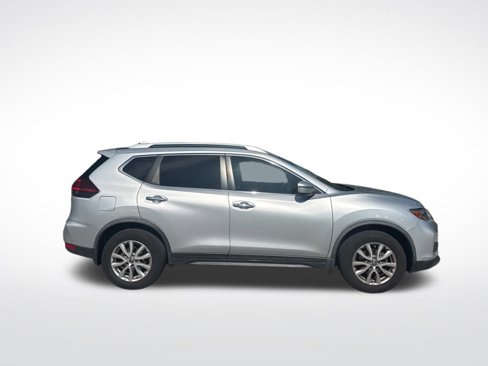 Used 2019 Nissan Rogue SV image 4