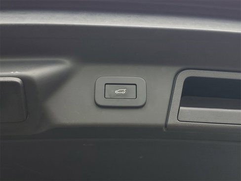 Used 2024 Land Rover Range Rover Velar Dynamic SE image 8