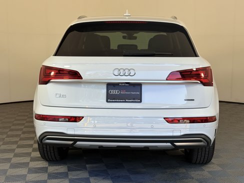 Used 2024 Audi Q5 2.0T Premium w/ Convenience Package image 4