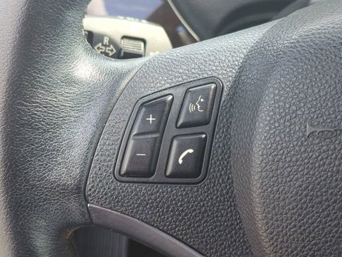 Used 2013 BMW 335i Convertible image 17
