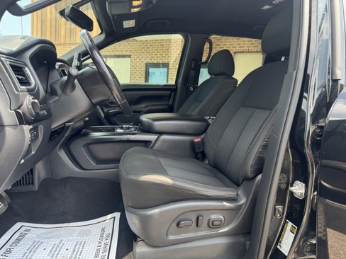 Used 2019 Nissan Titan SV w/ SV Convenience Package image 31