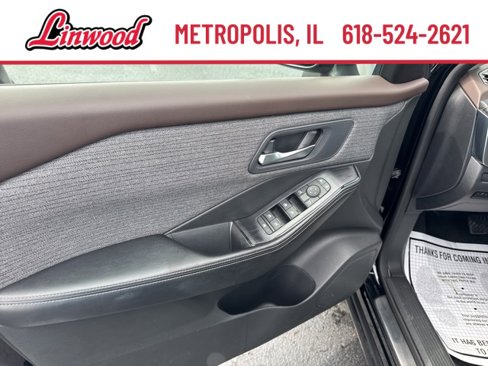 Used 2023 Nissan Rogue SV image 12