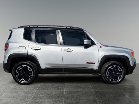 Used 2016 Jeep Renegade Trailhawk w/ Premium Trailhawk Package image 5